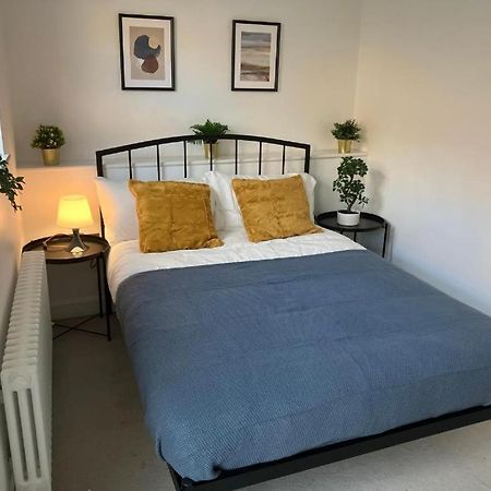 Ferienwohnung Awesome Refurbished 1 Bed Flat Few Steps To High St ! - 2 East House Epsom Exterior foto