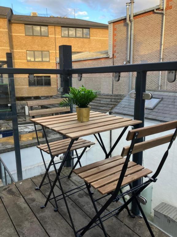 Ferienwohnung Awesome Refurbished 1 Bed Flat Few Steps To High St ! - 2 East House Epsom Exterior foto