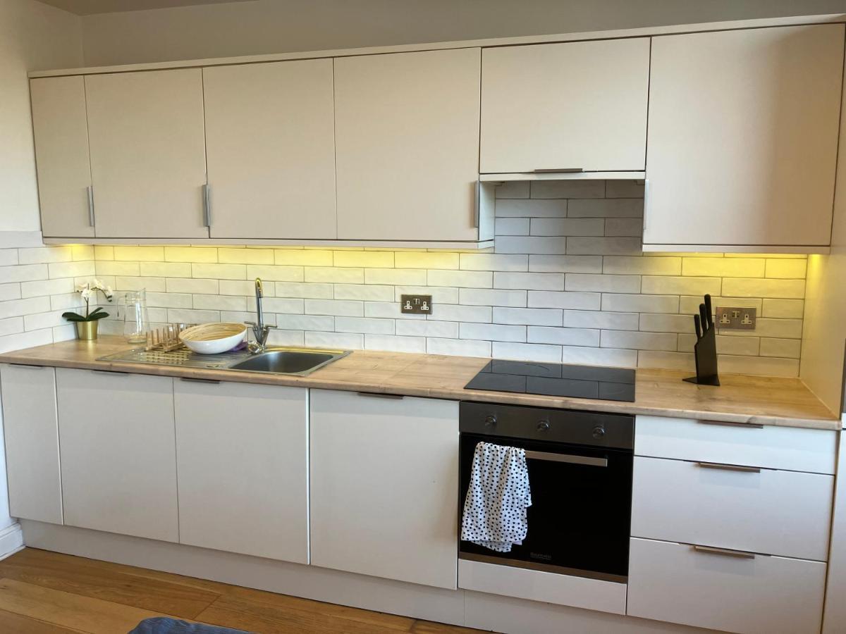 Ferienwohnung Awesome Refurbished 1 Bed Flat Few Steps To High St ! - 2 East House Epsom Exterior foto