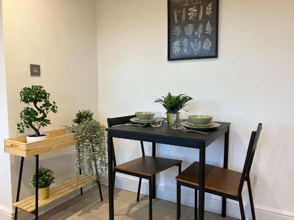 Ferienwohnung Awesome Refurbished 1 Bed Flat Few Steps To High St ! - 2 East House Epsom Exterior foto